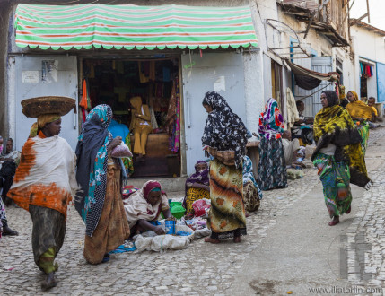 HARAR, ETHIOPIA - DECEMBER 24, 2013: Unidentified people of anci