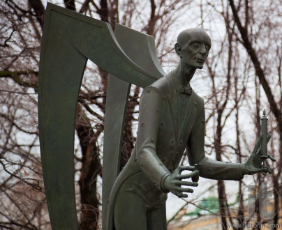 Mikhail Shemyakin's 'The children - victims of adult vices'. Drug addiction figure. Moscow, Russia. The sculptures are of twelve bronze figures, which depict the adult vices, such as alcoholism, drug addiction, prostitution etc, that affect children.