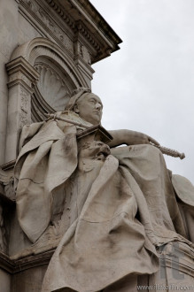 Queen Victoria Memorial. Near the Buckingham Palace. London. UK.