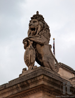 Stone carvings. Detail. Buckingham palace. London.UK.