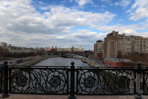 Moscow Kremlin, Kamenniy Bridge and Moskva river. Moscow. Russia.