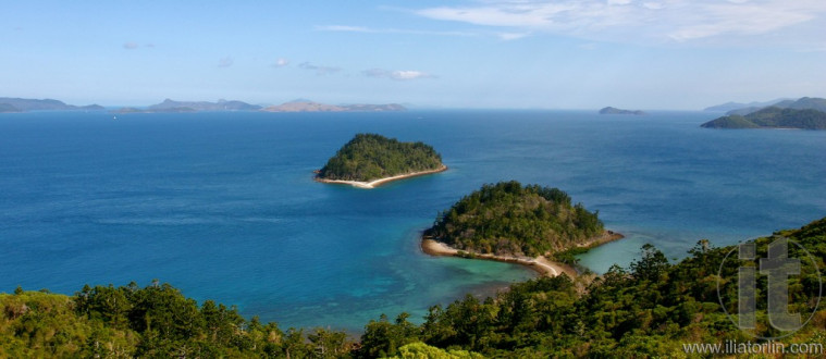 Australia, Whitsundays. View from the top of South Molle Island