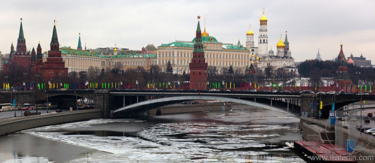 Kremlin and Bolshoy Kamenny Most (bridge). Russia.