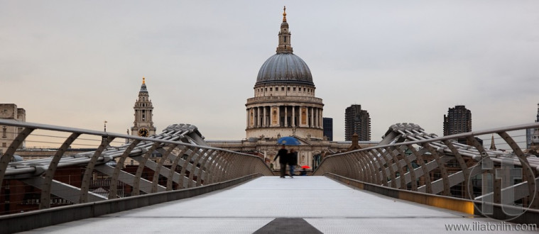 Millenium Bridge to St Pauls. London. UK.