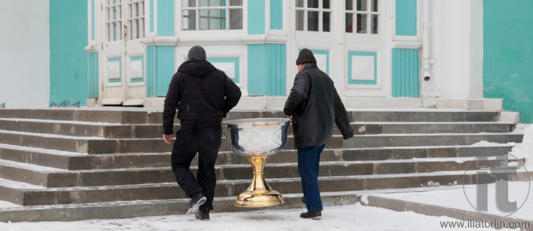 Two men carrying baptistery. Assumption (Uspenski) cathedral. Smolenk. Russia