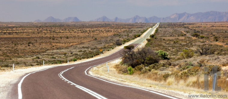Country outback road. Flinders Ranges (near Hawker). South Australia.