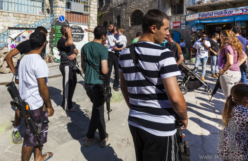 Army personnel coming back home for Shabbat. Tzfat (Safed), Isra